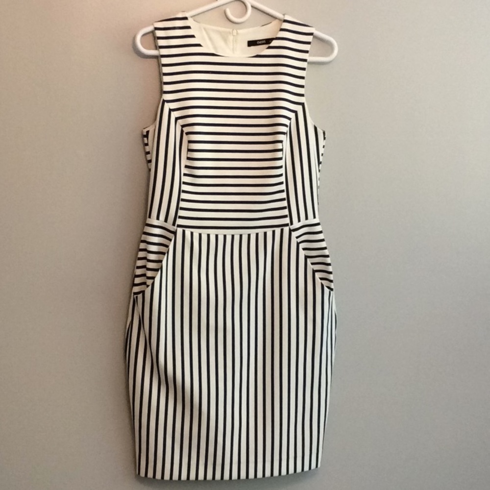 White navy blue and white fitted dress